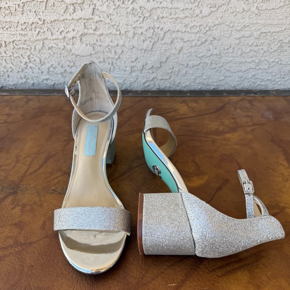 Betsey Johnson Silver Glitter Block Heel Sandals‎ Womens 7.5M Ankle Strap Shoes